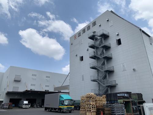 【名古屋引越】倉庫とトラック　北西